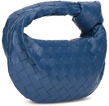 Carica l'immagine nel visualizzatore di Gallery, Borsa passepartout Jodie mini in nappa con design Intrecciato
