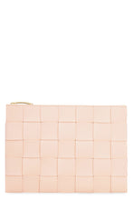 Carica l'immagine nel visualizzatore di Gallery, Pouch in pelle
