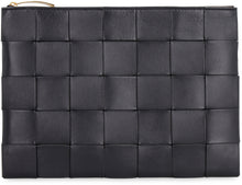 Carica l'immagine nel visualizzatore di Gallery, Pouch in pelle
