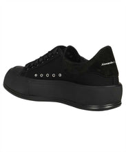 Carica l'immagine nel visualizzatore di Gallery, Sneakers Deck Plimsoll in tela
