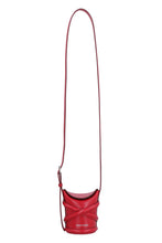 Carica l'immagine nel visualizzatore di Gallery, Mini borsa a secchiello The Curve in pelle
