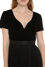 Carica l&#39;immagine nel visualizzatore di Gallery, Abito con gonna plissettata
