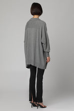 Carica l'immagine nel visualizzatore di Gallery, Maglione in cachemire con scollo a V
