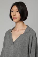 Carica l'immagine nel visualizzatore di Gallery, Maglione in cachemire con scollo a V
