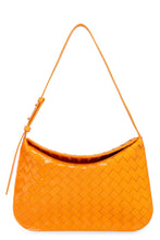 Carica l'immagine nel visualizzatore di Gallery, Borsa a spalla Flap in pelle
