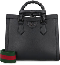 Carica l'immagine nel visualizzatore di Gallery, Borsa shopping piccola Gucci Diana in pelle
