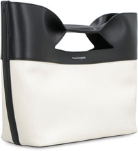 Carica l'immagine nel visualizzatore di Gallery, Borsa The Bow in pelle
