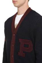 Carica l'immagine nel visualizzatore di Gallery, Cardigan in lana con patch
