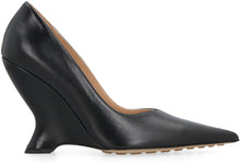 Load image into Gallery viewer, Punta leather pumps
