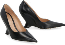 Load image into Gallery viewer, Punta leather pumps
