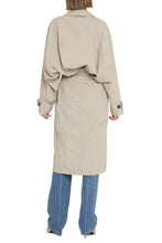 Carica l'immagine nel visualizzatore di Gallery, Trench coat doppiopetto
