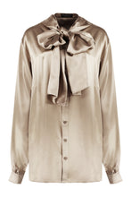 Carica l'immagine nel visualizzatore di Gallery, Blusa in seta con collo foulard
