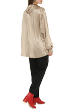 Carica l'immagine nel visualizzatore di Gallery, Blusa in seta con collo foulard
