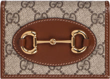 Carica l'immagine nel visualizzatore di Gallery, Portacarte Gucci Horsebit in tessuto GG Supreme
