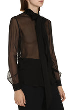 Carica l'immagine nel visualizzatore di Gallery, Blusa in seta con collo foulard
