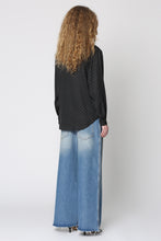 Carica l'immagine nel visualizzatore di Gallery, Blusa in seta con collo foulard
