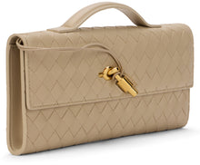 Carica l'immagine nel visualizzatore di Gallery, Clutch Andiamo in nappa intrecciata
