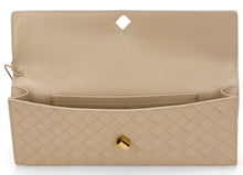 Carica l'immagine nel visualizzatore di Gallery, Clutch Andiamo in nappa intrecciata
