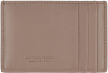 Carica l'immagine nel visualizzatore di Gallery, Portacarte Cassette in pelle
