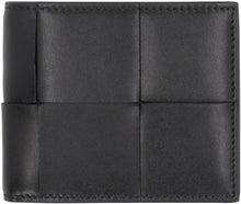 Carica l'immagine nel visualizzatore di Gallery, Portafoglio Cassette Bi-fold in Intrecciato
