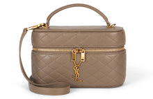 Carica l'immagine nel visualizzatore di Gallery, Borsa a tracolla Gaby vanity in pelle
