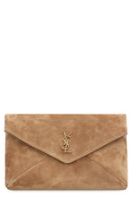 Carica l'immagine nel visualizzatore di Gallery, Pochette Envelope Cassandre grande in suede
