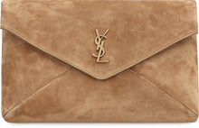 Carica l'immagine nel visualizzatore di Gallery, Pochette Envelope Cassandre grande in suede
