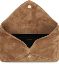 Carica l'immagine nel visualizzatore di Gallery, Pochette Envelope Cassandre grande in suede
