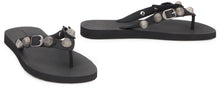 Load image into Gallery viewer, Cagole flip-flops with studs
