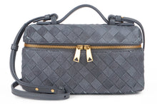 Carica l'immagine nel visualizzatore di Gallery, Messenger Bag in pelle
