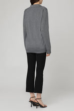 Carica l'immagine nel visualizzatore di Gallery, Maglione in lana con scollo a V
