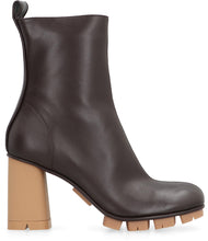 Load image into Gallery viewer, Shore leather ankle boots
