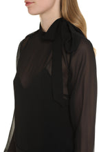 Carica l'immagine nel visualizzatore di Gallery, Blusa in seta con collo foulard
