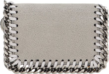 Carica l'immagine nel visualizzatore di Gallery, Portafoglio con patta piccolo Falabella

