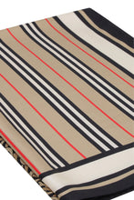 Carica l'immagine nel visualizzatore di Gallery, Foulard in seta stampata
