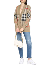 Carica l'immagine nel visualizzatore di Gallery, Cardigan con motivo tartan
