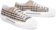Carica l'immagine nel visualizzatore di Gallery, Sneakers in tela motivo check
