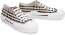 Carica l'immagine nel visualizzatore di Gallery, Sneakers low-top in tessuto
