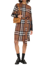 Carica l&#39;immagine nel visualizzatore di Gallery, Abito chemisier in motivo check
