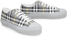 Carica l'immagine nel visualizzatore di Gallery, Sneakers in canvas motivo check
