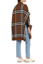 Carica l'immagine nel visualizzatore di Gallery, Poncho in lana
