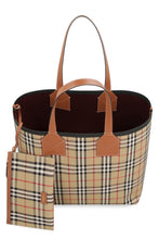 Carica l'immagine nel visualizzatore di Gallery, Tote bag London in tela
