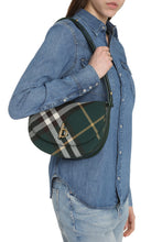 Carica l'immagine nel visualizzatore di Gallery, Borsa a tracolla Rocking Horse in motivo check
