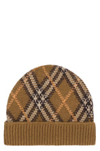 Load image into Gallery viewer, Knitted beanie
