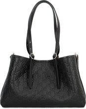 Carica l'immagine nel visualizzatore di Gallery, Borsa shopping GG Emblem Media in pelle
