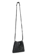 Carica l'immagine nel visualizzatore di Gallery, Pochette Dustbag piccola in pelle
