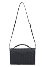 Carica l'immagine nel visualizzatore di Gallery, Borsa a mano Knot Lock in pelle
