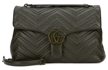 Carica l'immagine nel visualizzatore di Gallery, Borsa a tracolla Gucci Marmont media in pelle
