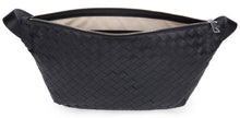 Carica l'immagine nel visualizzatore di Gallery, Marsupio Day Sling in pelle intrecciata
