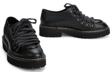 Carica l'immagine nel visualizzatore di Gallery, Scarpe stringate in pelle
